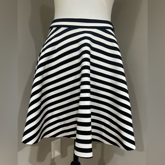 Abercrombie & Fitch Striped Black & White Raw Hem Mini Skirt Size S - Picture 2 of 12